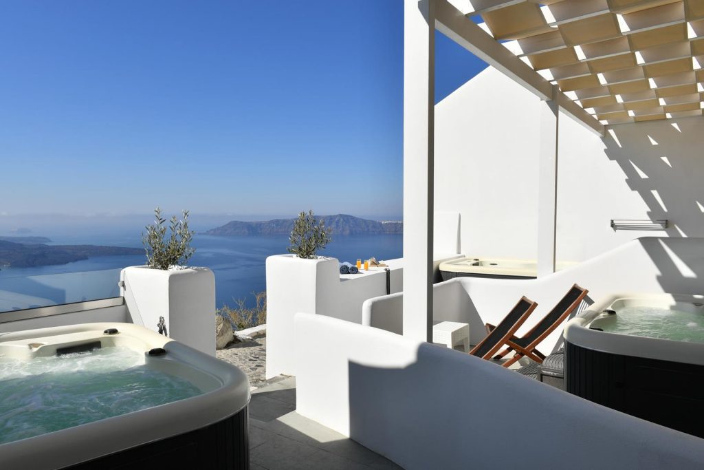 Blackstone Luxury Suites in Emporio, Greece from $154: Deals, Reviews,  Photos | momondo