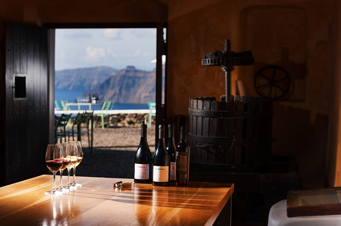 Santorini wine tasting | Exclusive Plan Suites